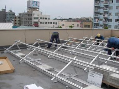 타일 지붕을위한 태양 장착 구조